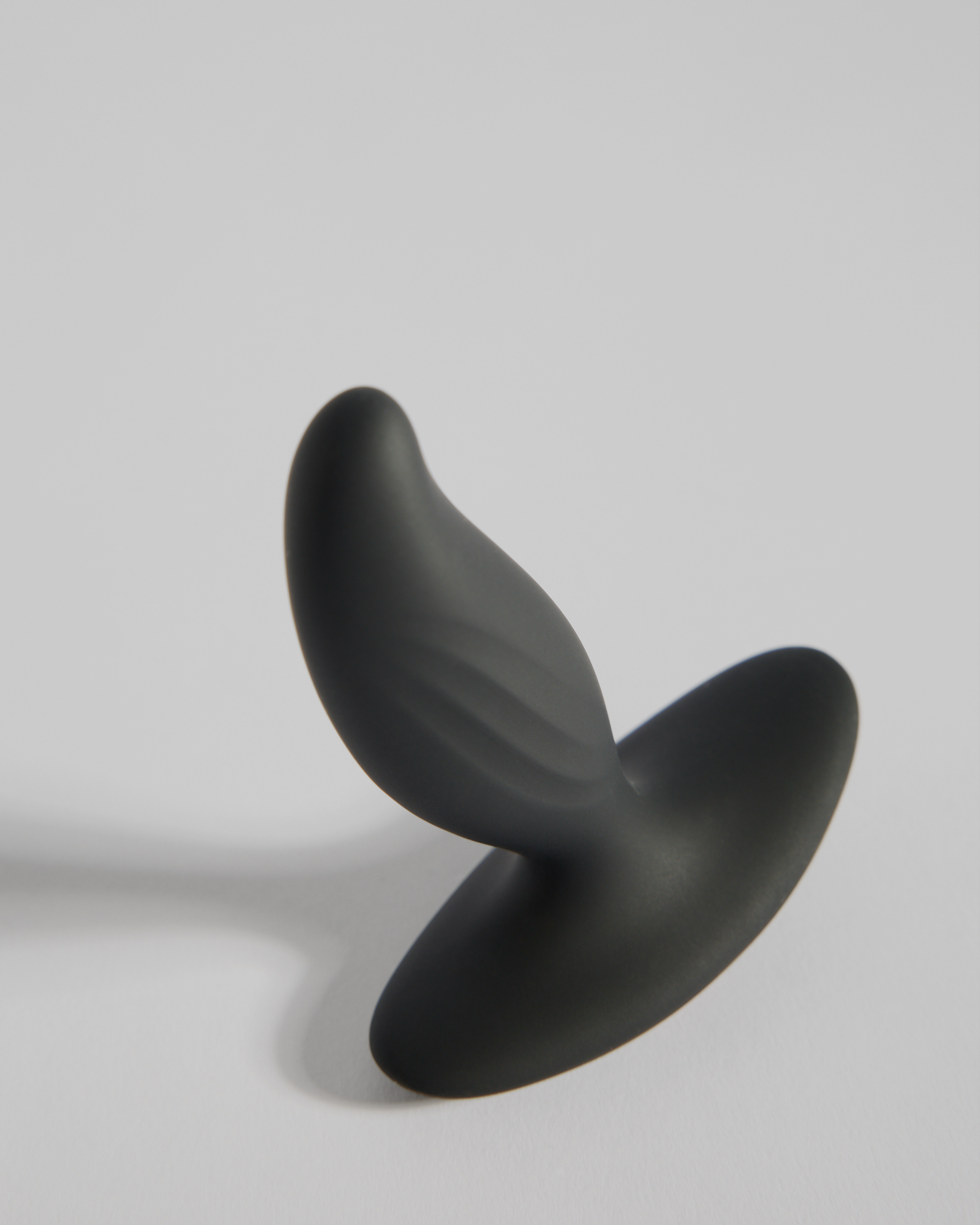 The Aliana Vibrating Backdoor Lover : Black