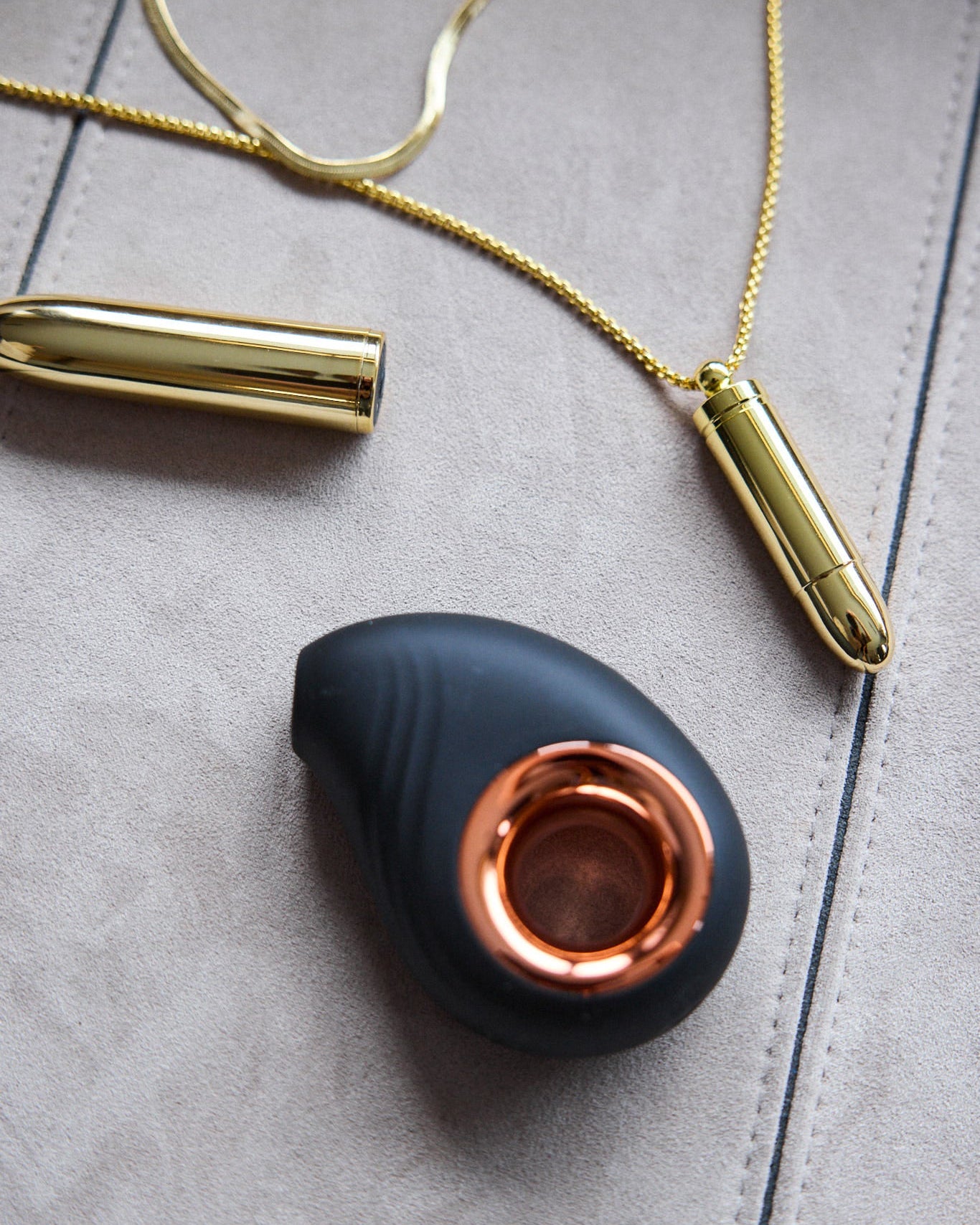 The Leonora Air Wave Sucker : Black